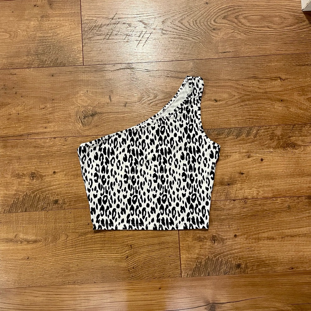 MOD on trend one shoulder crop top - size S